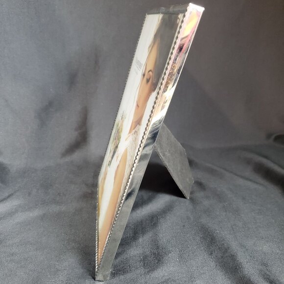 VTG Frameworks Silver Beaded Edge Picture Frame 8x10 Metallic Photo Frame - Picture 10 of 10
